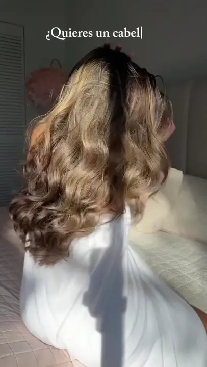Detalle del cabello en movimiento, de un video original de Manu
